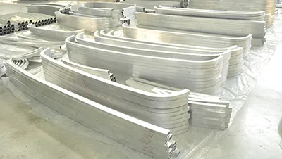 Train body crossbeam aluminum extrusions